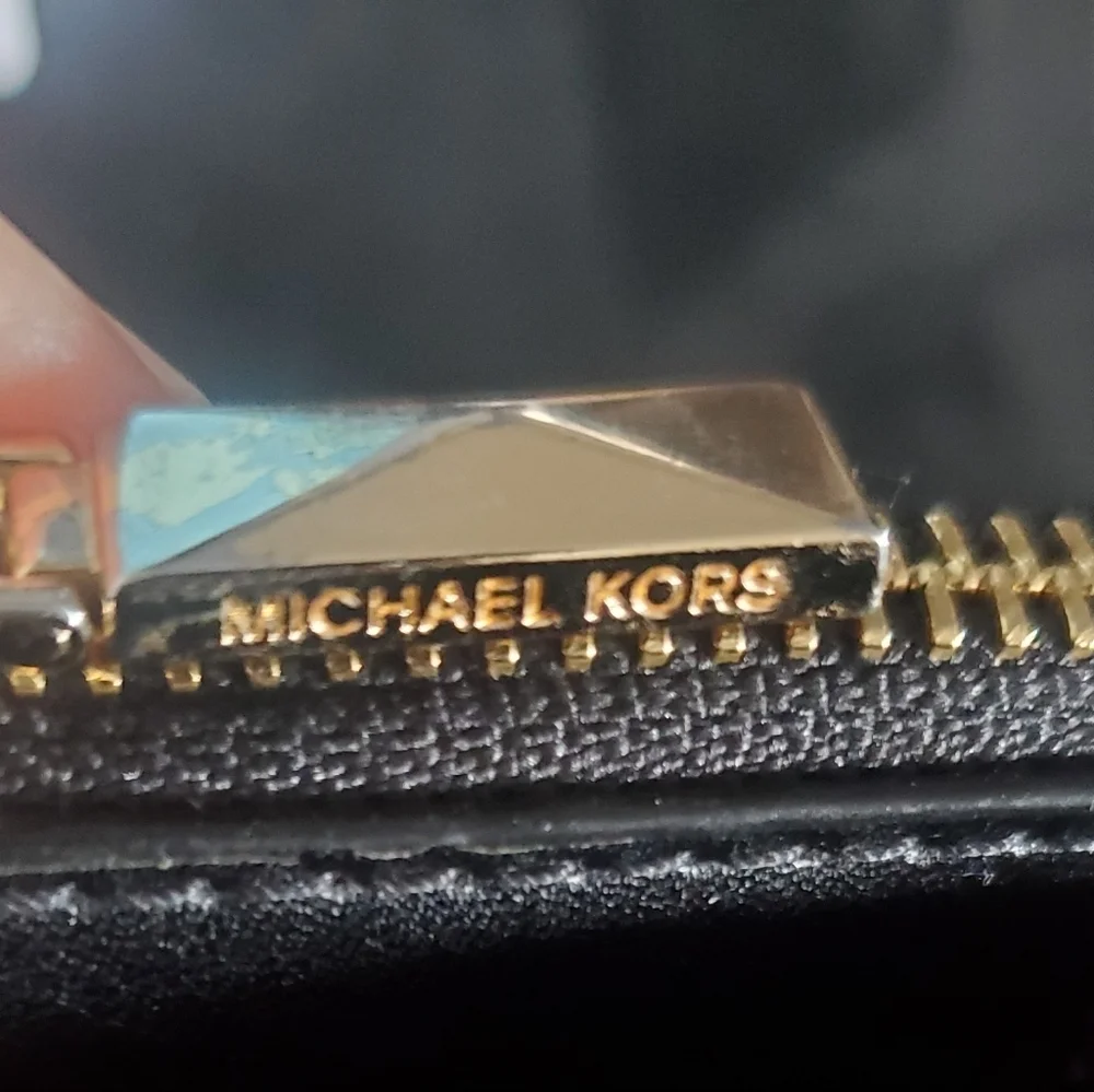 Michael Kors Everly Plain & Sapphino Leather Handbag With Shoulder Strap